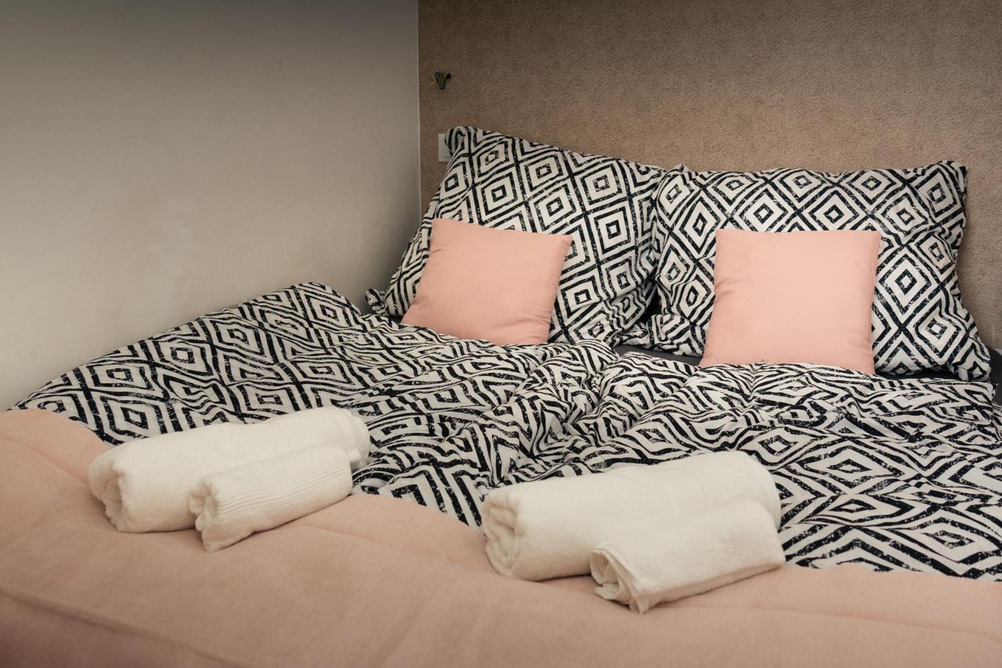 Premium Apartment By The Danube With Ac Budapest Luaran gambar