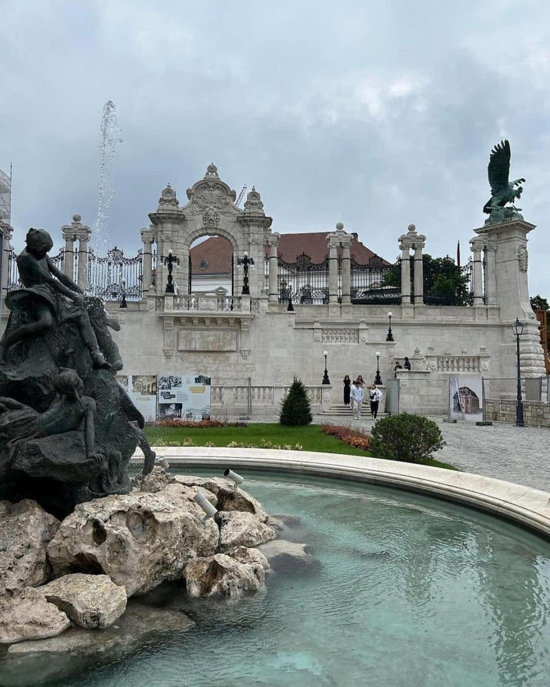Premium Apartment By The Danube With Ac Budapest Luaran gambar