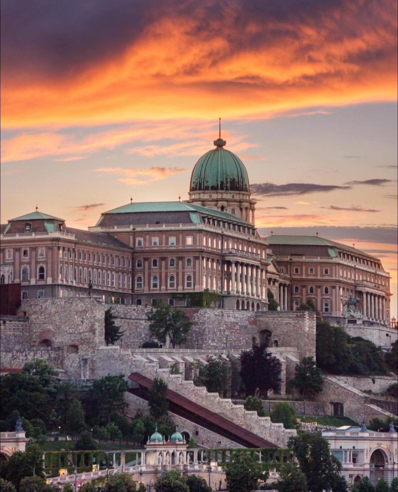 Premium Apartment By The Danube With Ac Budapest Luaran gambar
