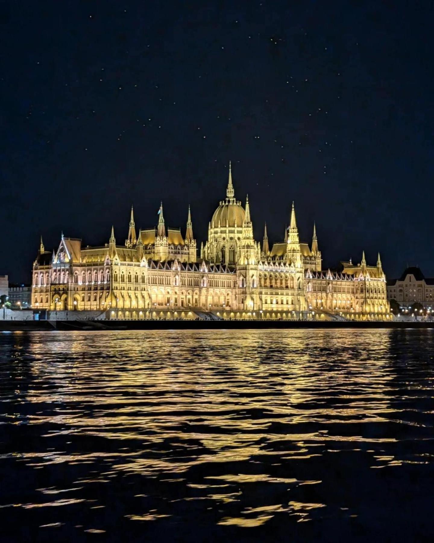Premium Apartment By The Danube With Ac Budapest Luaran gambar